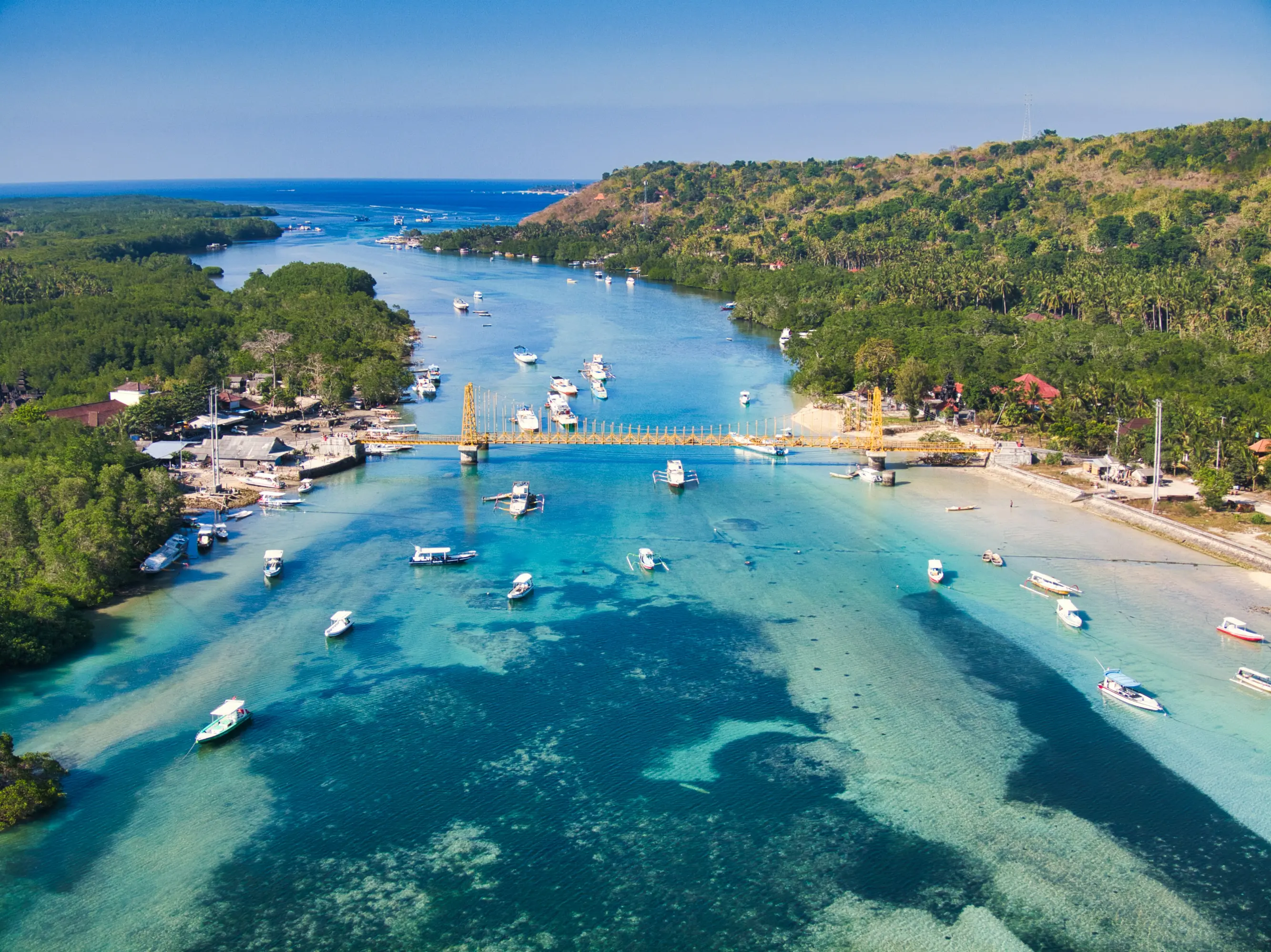Nusa Lembongan vs. Nusa Ceningan: Which Island Should You Visit? images